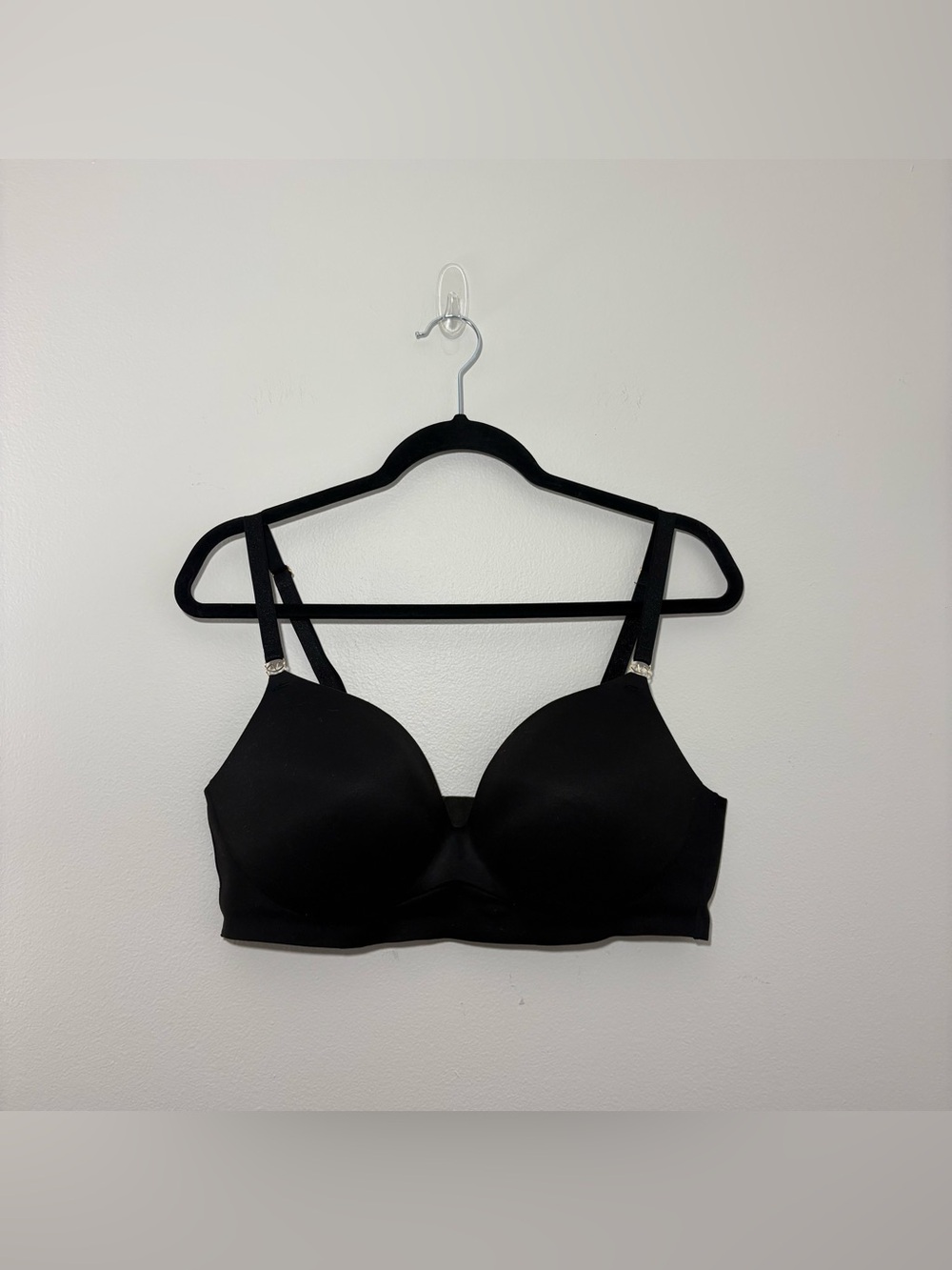 Victoria’s Secret black wireless full-coverage push-up bra (38D)